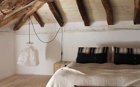 VESTIGES, ancien corps de ferme rénové selon l'esprit wabi-sabi